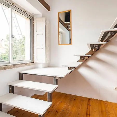 Modern Mezzanine In Lizbona