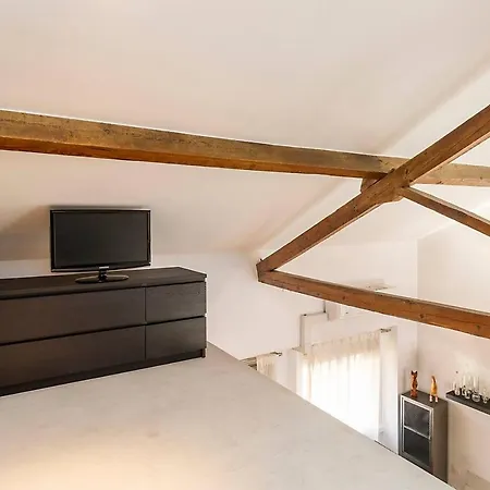 Modern Mezzanine In Apartament *