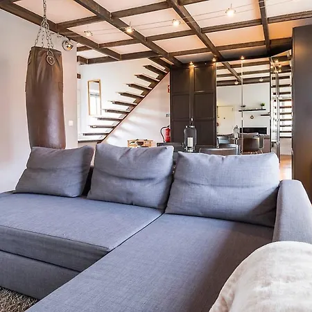 Modern Mezzanine In Lisbona