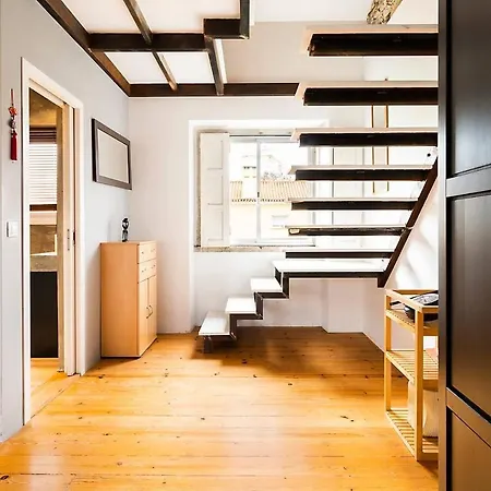Modern Mezzanine In Lisbona